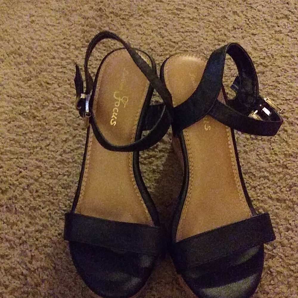Black wedges